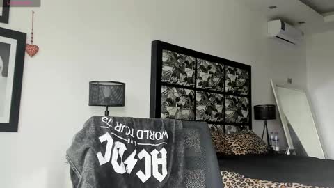 Snapshot of lucasexclusive chatting on 01/19/25, 03:39 lucasexclusive online show from 01/19/25, 03:39