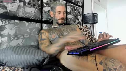 Snapshot of lucasexclusive chatting on 02/04/25, 04:59 lucasexclusive online show from 02/04/25, 04:59