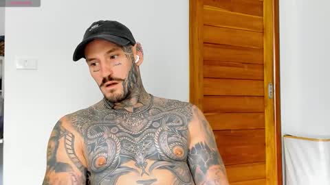 Snapshot of lucasexclusive chatting on 10/22/25, 06:35 lucasexclusive online show from 10/22/25, 06:35