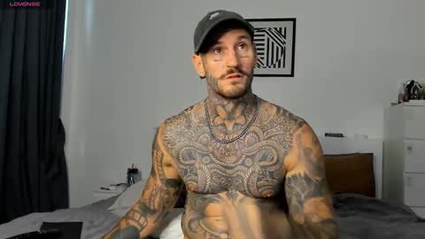 Snapshot of lucasexclusive chatting on 11/13/25, 05:39 lucasexclusive online show from 11/13/25, 05:39