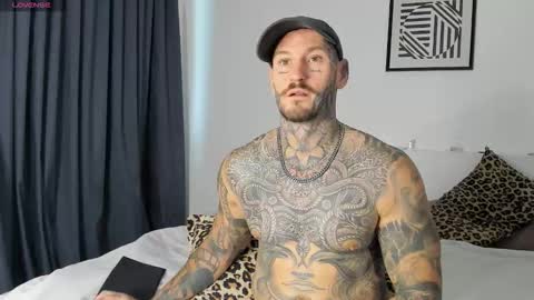 Snapshot of lucasexclusive chatting on 11/23/25, 05:18 lucasexclusive online show from 11/23/25, 05:18