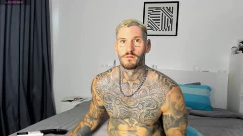 Snapshot of lucasexclusive chatting on 11/26/25, 08:26 lucasexclusive online show from 11/26/25, 08:26