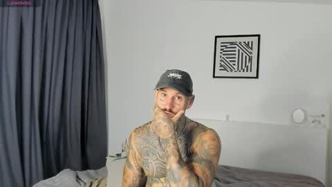 Snapshot of lucasexclusive chatting on 12/15/25, 04:28 lucasexclusive online show from 12/15/25, 04:28