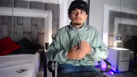 Snapshot of lucasthomson_ chatting on 06/17/26, 03:42 lucasthomson_ online show from 06/17/26, 03:42