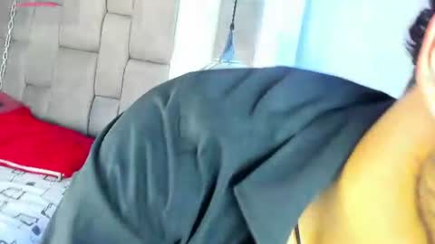 Snapshot of lucasthomson_ chatting on 07/19/26, 04:05 lucasthomson_ online show from 07/19/26, 04:05
