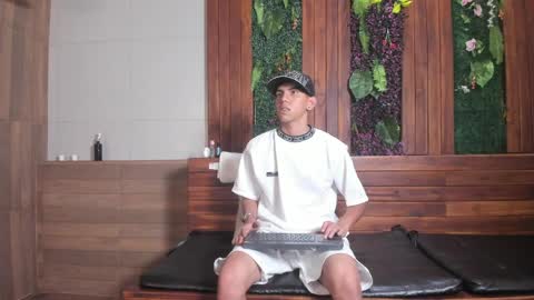 Lucca Moreti online show from 04/11/26, 03:44