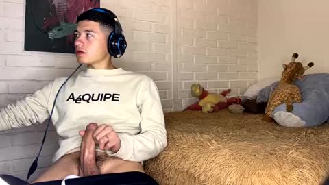 Snapshot of luchosaando chatting on 12/16/24, 03:19 Felipe online show from 12/16/24, 03:19