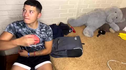 Snapshot of luchosaando chatting on 12/19/24, 06:12 Felipe online show from 12/19/24, 06:12