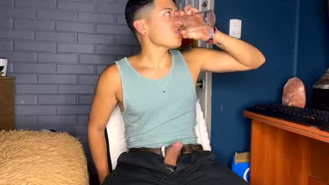 Snapshot of luchosaando chatting on 12/20/24, 02:30 Felipe online show from 12/20/24, 02:30