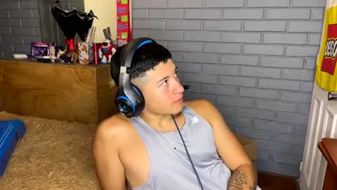 Snapshot of luchosaando chatting on 12/22/24, 04:17 Felipe online show from 12/22/24, 04:17