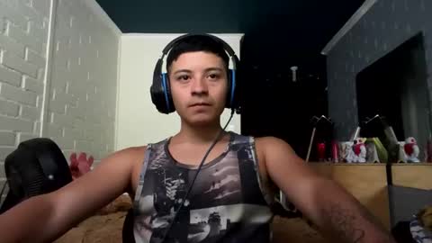 Snapshot of luchosaando chatting on 12/23/24, 06:33 Felipe online show from 12/23/24, 06:33