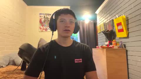 Snapshot of luchosaando chatting on 01/07/25, 11:45 Felipe online show from 01/07/25, 11:45