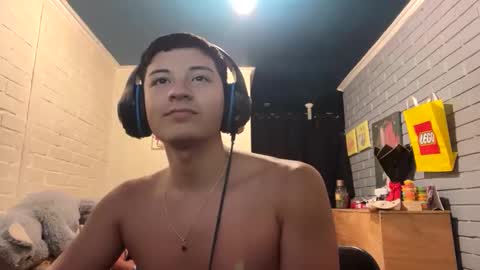 Snapshot of luchosaando chatting on 01/11/25, 04:27 Felipe online show from 01/11/25, 04:27