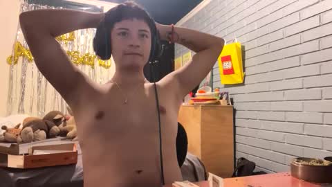 Snapshot of luchosaando chatting on 02/11/25, 12:17 Felipe online show from 02/11/25, 12:17