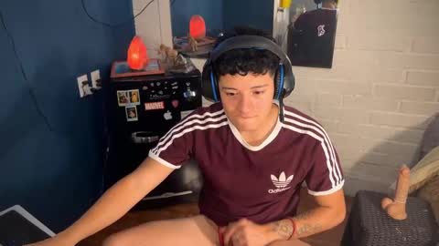 Snapshot of luchosaando chatting on 02/18/25, 02:27 Felipe online show from 02/18/25, 02:27