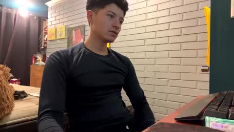 Snapshot of luchosaando chatting on 02/24/25, 01:35 Felipe online show from 02/24/25, 01:35