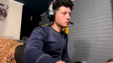 Snapshot of luchosaando chatting on 02/24/25, 04:49 Felipe online show from 02/24/25, 04:49