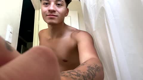 Snapshot of luchosaando chatting on 02/24/25, 03:31 Felipe online show from 02/24/25, 03:31