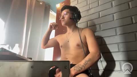 Snapshot of luchosaando chatting on 09/16/25, 12:17 Felipe online show from 09/16/25, 12:17