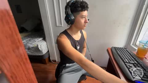 Snapshot of luchosaando chatting on 09/25/25, 08:23 Felipe online show from 09/25/25, 08:23