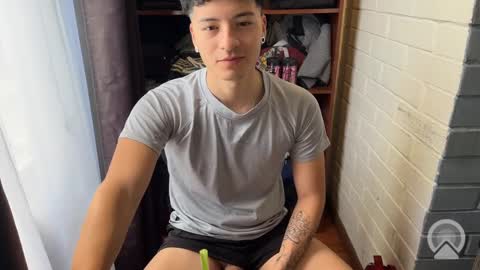 Snapshot of luchosaando chatting on 09/29/25, 03:39 Felipe online show from 09/29/25, 03:39