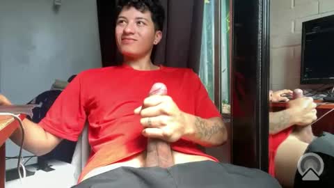 Snapshot of luchosaando chatting on 10/22/25, 02:06 Felipe online show from 10/22/25, 02:06