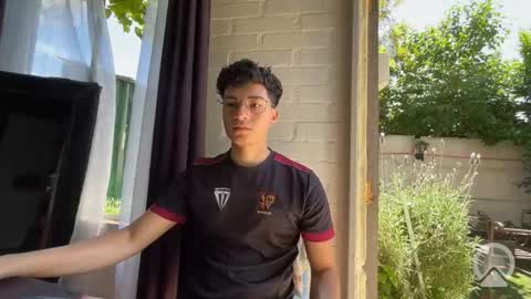 Snapshot of luchosaando chatting on 10/31/25, 03:57 Felipe online show from 10/31/25, 03:57