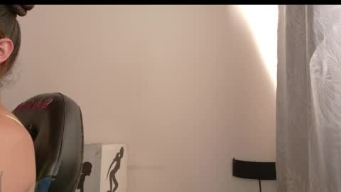 lucia_evans21 online show from 04/13/26, 08:47