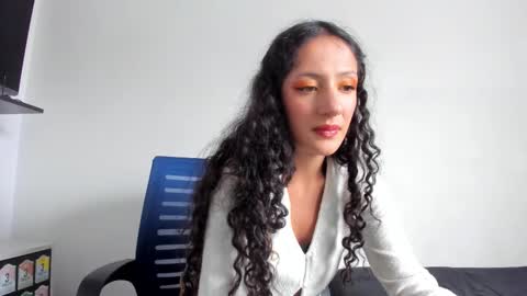 Lucia online show from 09/26/25, 08:35