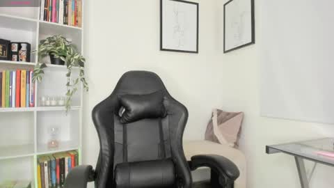 Lucia online show from 04/03/26, 12:41