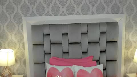 Snapshot of lucia_lorenz chatting on 12/16/25, 11:26 lucia_lorenz online show from 12/16/25, 11:26