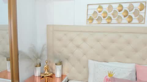 Snapshot of lucia_lorenz chatting on 12/21/25, 11:28 lucia_lorenz online show from 12/21/25, 11:28