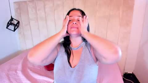 Lucia Vonne online show from 09/16/25, 02:40