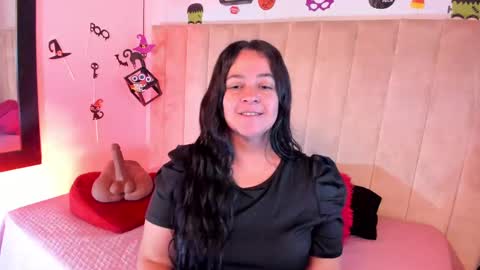 Lucia Vonne online show from 10/07/25, 01:03