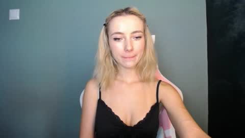 Snapshot of luciacam20 chatting on 06/19/26, 12:31 Lucy online show from 06/19/26, 12:31
