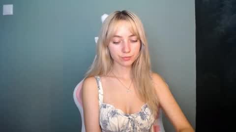 Snapshot of luciacam20 chatting on 06/26/26, 12:31 Lucy online show from 06/26/26, 12:31