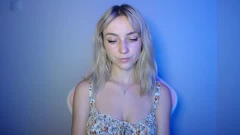 Snapshot of luciacam20 chatting on 07/16/26, 06:25 Lucy online show from 07/16/26, 06:25