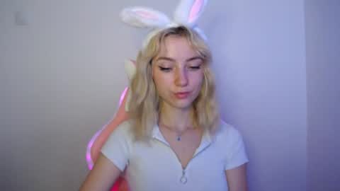 Snapshot of luciacam20 chatting on 07/19/26, 07:23 Lucy online show from 07/19/26, 07:23