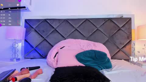 Lucia online show from 11/27/25, 01:35