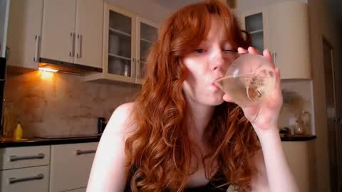 Snapshot of luciacoy chatting on 12/14/24, 04:31 Lucia online show from 12/14/24, 04:31