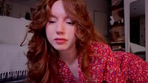 Snapshot of luciacoy chatting on 09/27/25, 04:56 Lucia online show from 09/27/25, 04:56