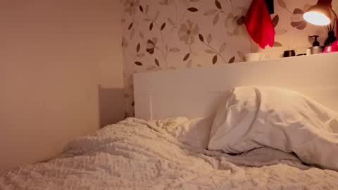 Snapshot of luciacoy chatting on 11/25/25, 05:24 Lucia online show from 11/25/25, 05:24