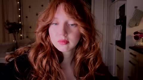 Snapshot of luciacoy chatting on 12/18/25, 06:14 Lucia online show from 12/18/25, 06:14