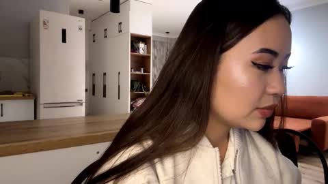 Kira online show from 11/02/25, 12:18