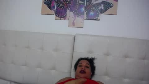 Snapshot of luciana_milf1 chatting on 12/20/24, 05:51 Luciana online show from 12/20/24, 05:51