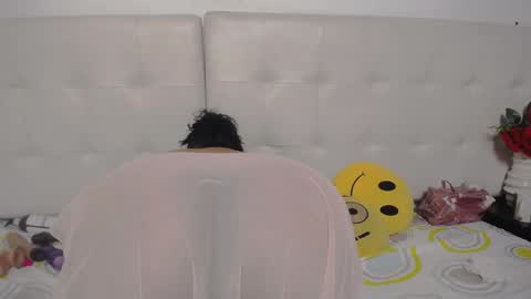 Snapshot of luciana_milf1 chatting on 01/22/25, 02:03 Luciana online show from 01/22/25, 02:03