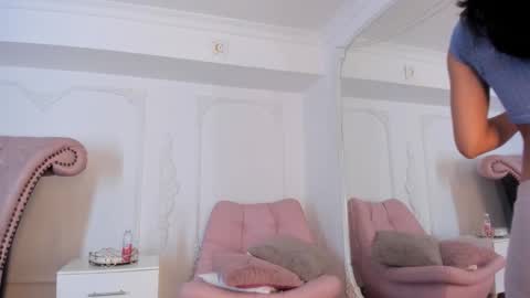 Snapshot of luciana_roa chatting on 10/18/25, 08:31 Luciana online show from 10/18/25, 08:31