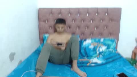 Snapshot of luciana_rober chatting on 11/21/25, 02:32 luciana_rober online show from 11/21/25, 02:32