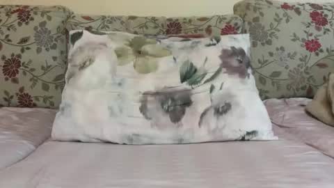 Snapshot of lucianalive chatting on 01/10/26, 05:20 Mysterious Girl online show from 01/10/26, 05:20