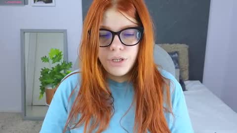 Snapshot of lucie_nicolls chatting on 12/30/24, 05:55 Lucie online show from 12/30/24, 05:55